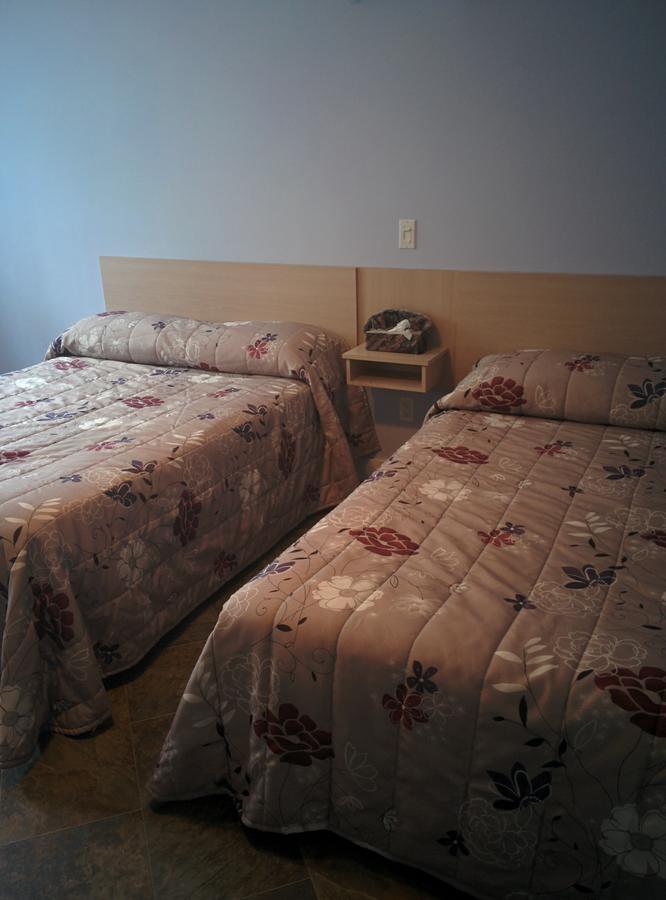 Motel Les Pins グランビー エクステリア 写真