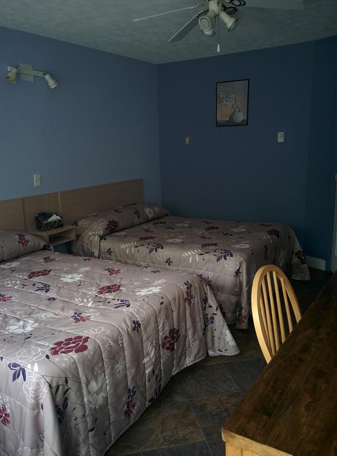 Motel Les Pins グランビー エクステリア 写真