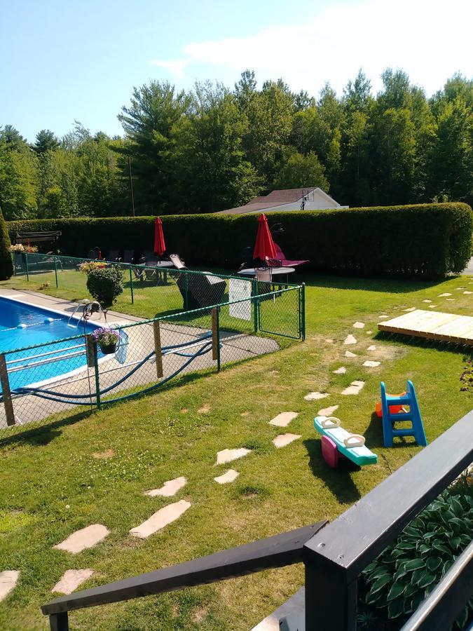 Motel Les Pins グランビー エクステリア 写真